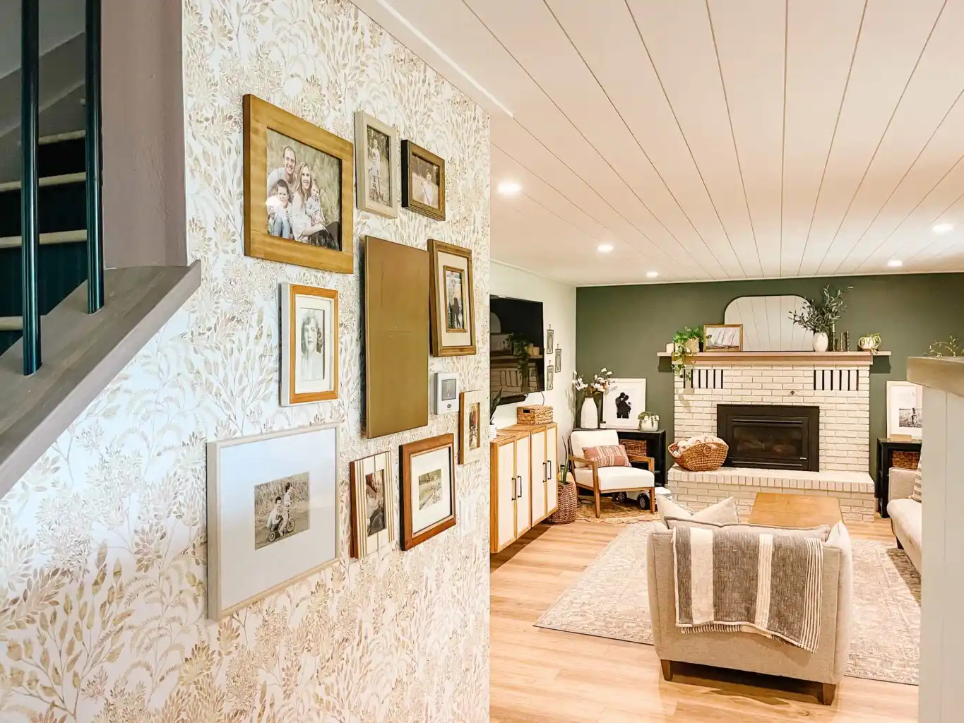 Grasscloth wallpaper installation in Plano dining room
