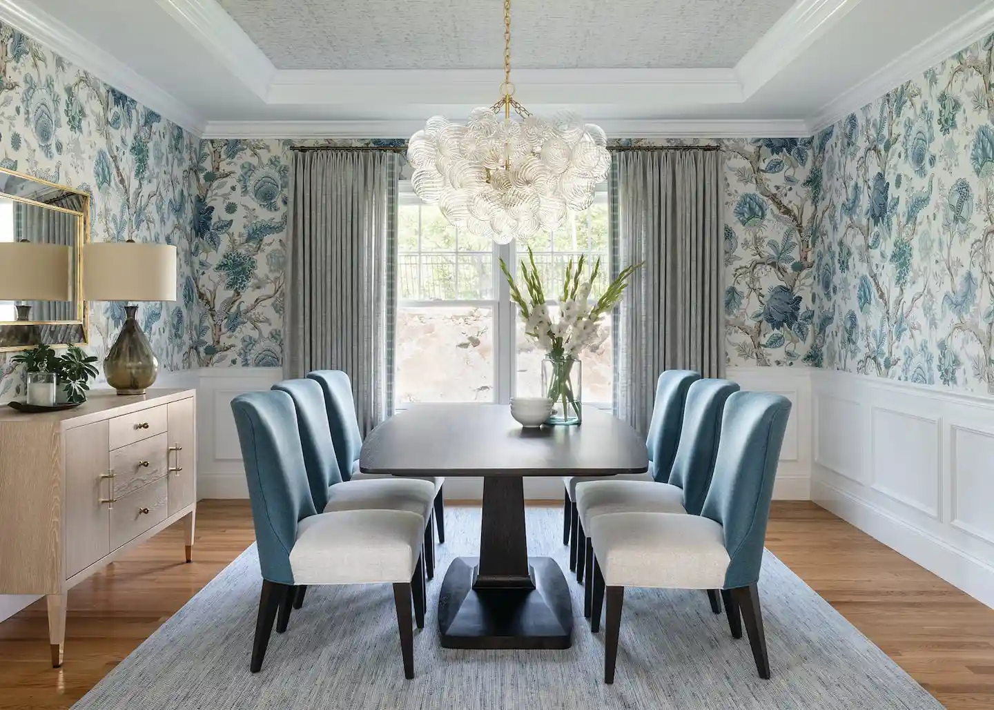 Wallpaper installer working in Dallas home